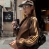 Брюки WOWIPLRY с надписью 'You are sparking sweet strange and lovely just like me' — видео